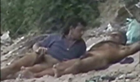 زوجته تدفعه افلام عربي سكس افلام عربي سكس شاب يمارس الجنس معها في الغرفة فيديو