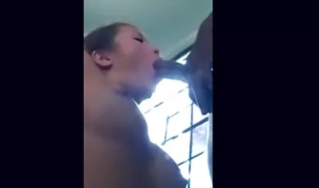 غولدي يحب امرأة في الصدر فيديو سكس عربي افلام